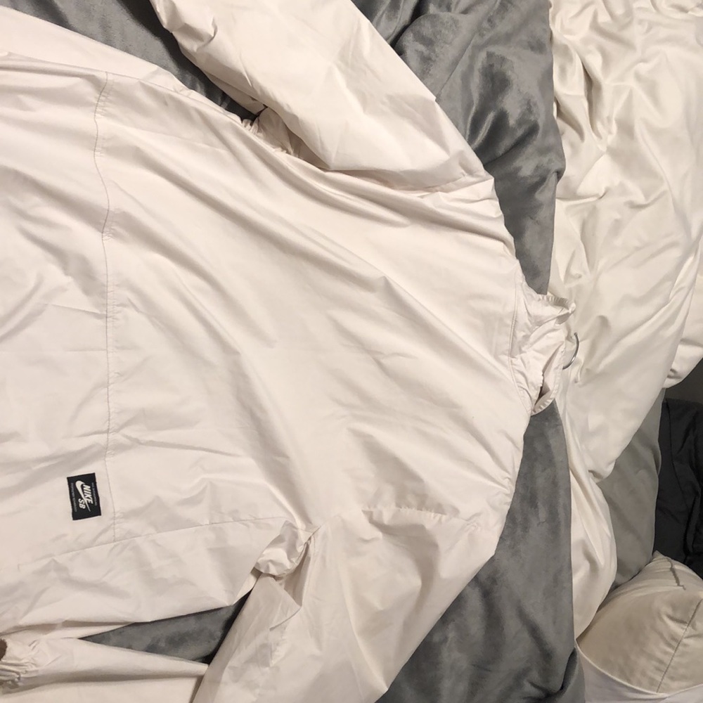 Windbreaker - Picture 3 of 3